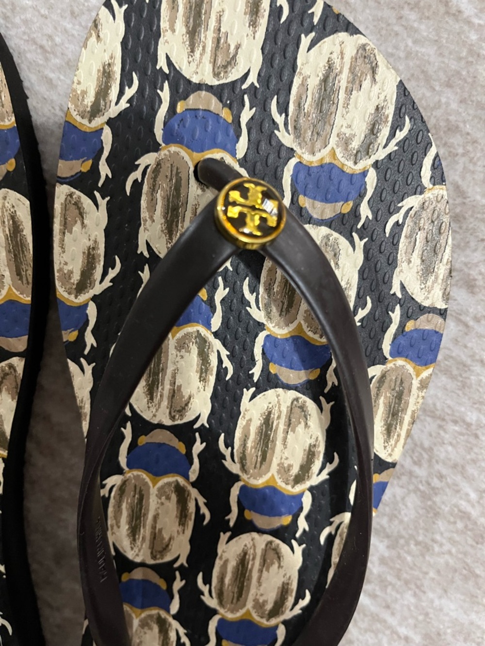 Tory Burch Black Flip Flops with Navy & Cream Print - Picture 3 of 6